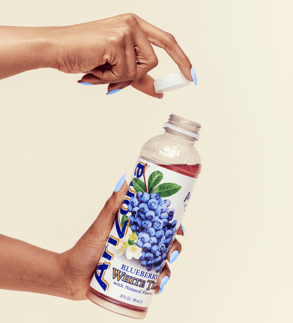 Blueberry White 20oz Tallboy Lifestyle