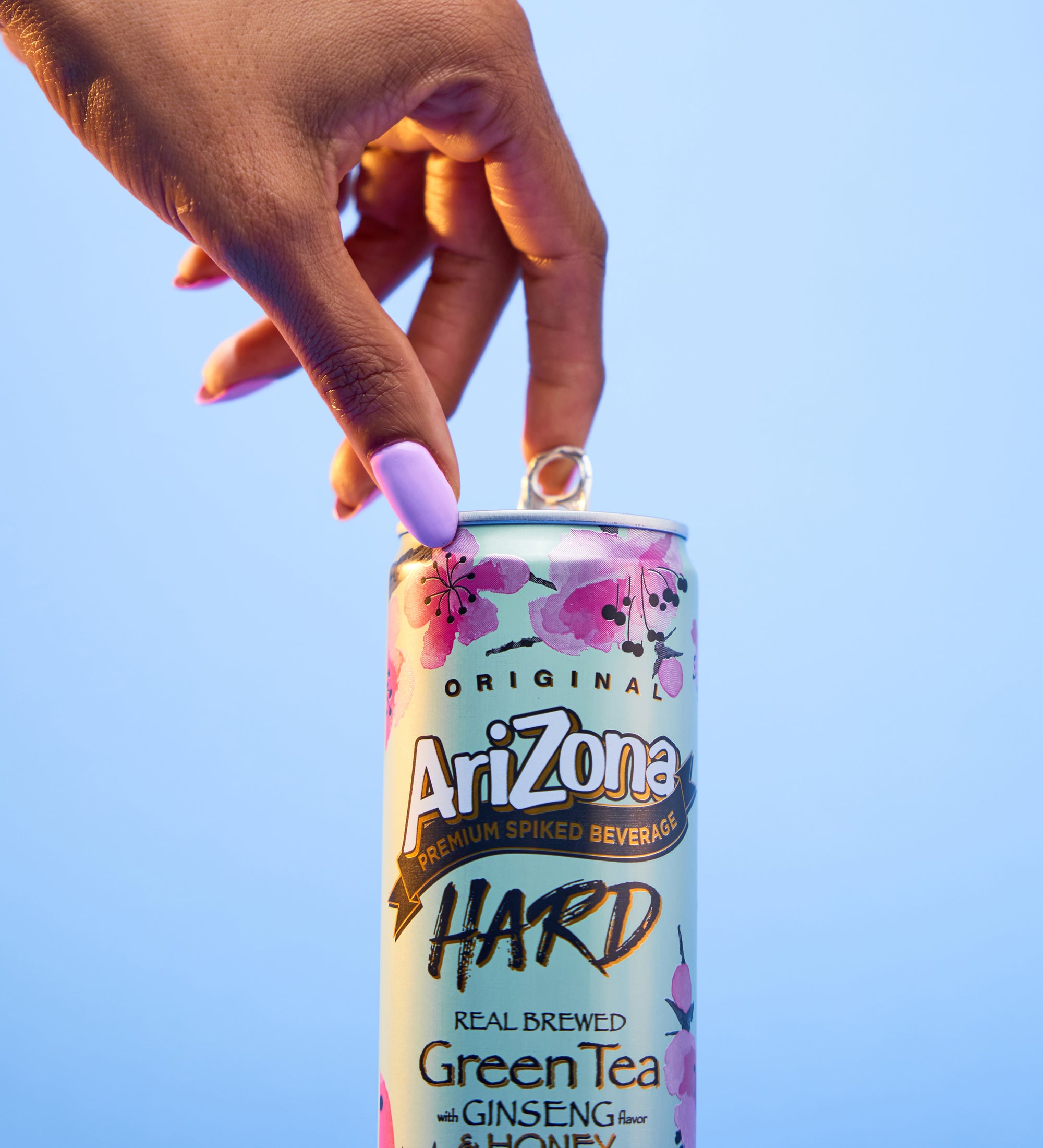 AZ Hard Green Tea 12oz Lifestyle