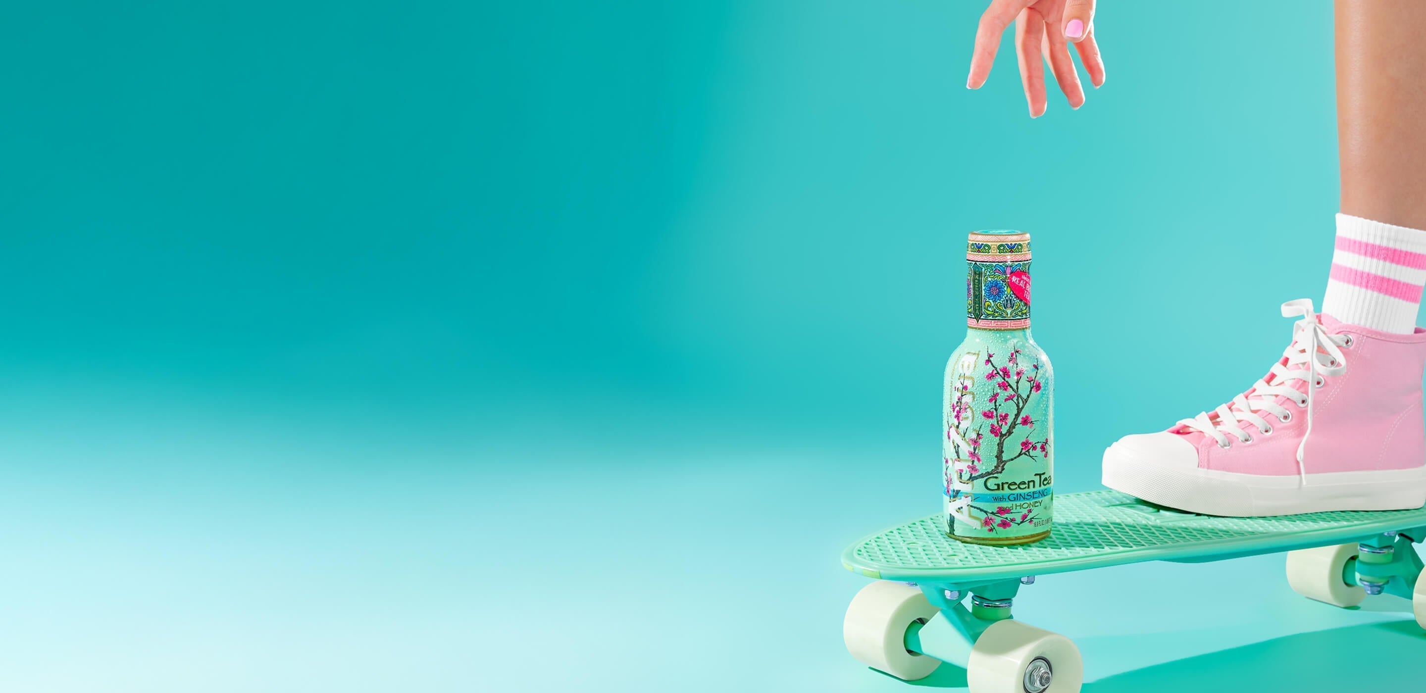 How Much Caffeine Is in AriZona Green Tea (and How It Compares to Other Drinks)