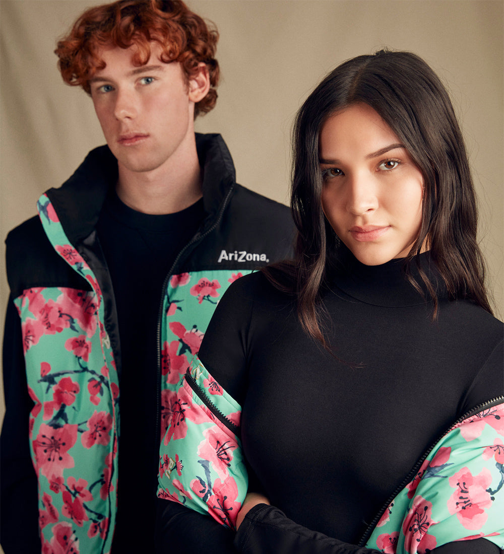 ジョンリンクス　POP FLOWE VEST PILOT JONES LONGLINE PUFFER VEST IN TAPESTRY – AKIRA